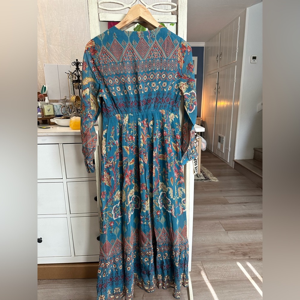 Women’s flowy dress!